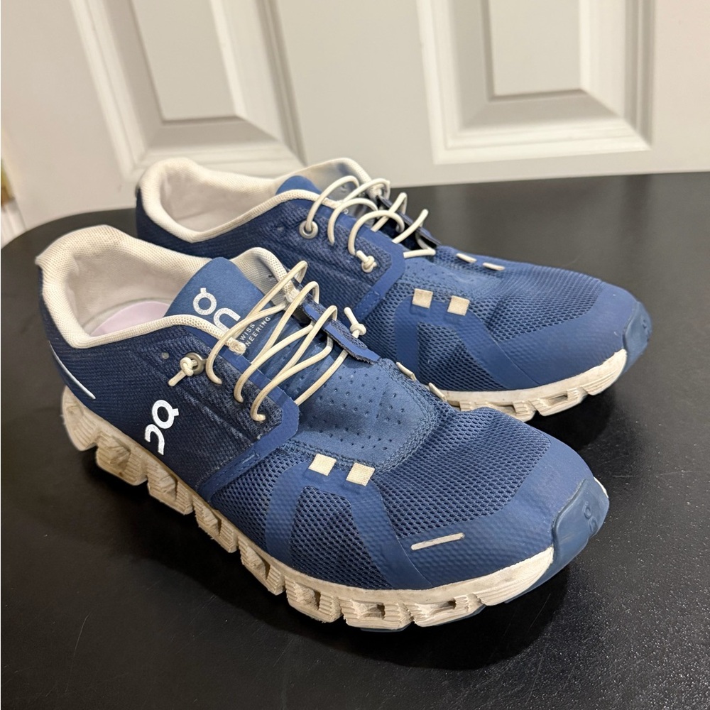 On Cloud Navy and White Athletic Sneakers size 10